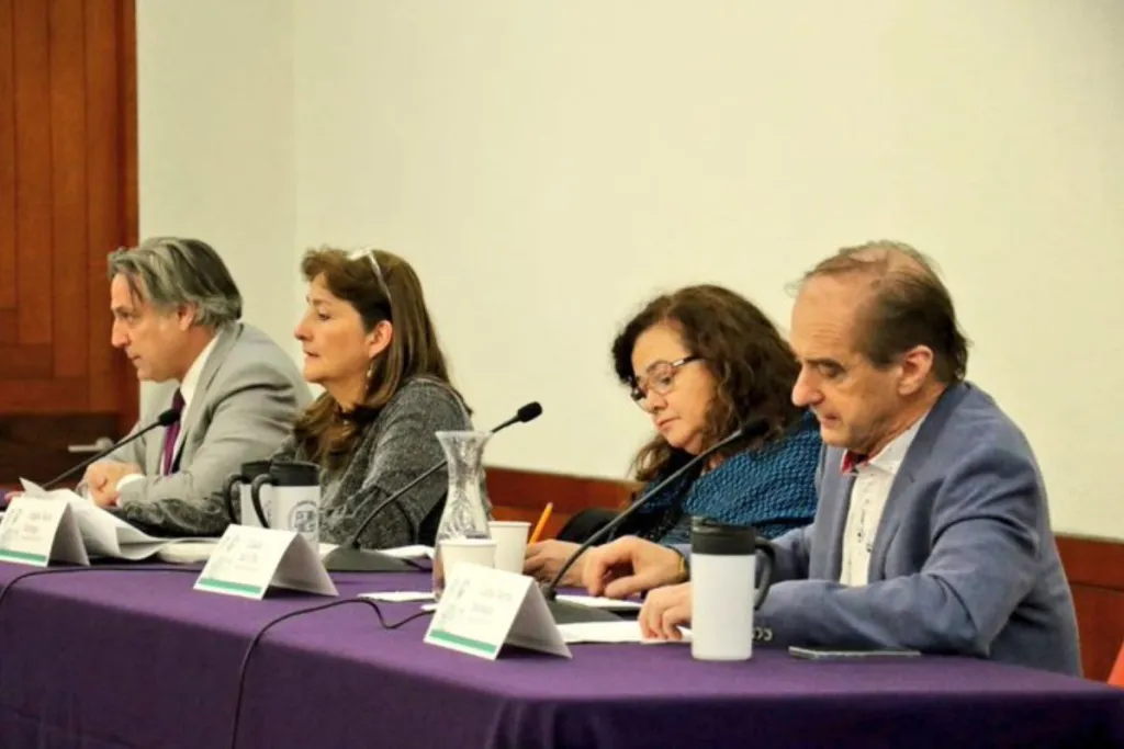 GIEI desestima mensajes de WhatsApp presentados en informe de caso Ayotzinapa como prueba judicial