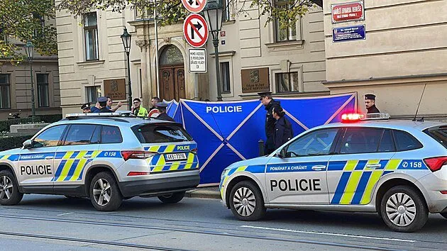 Hombre se suicida frente a la sede del Gobierno de la República Checa
