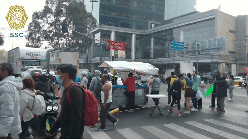 Comerciantes colapsan avenida Insurgentes