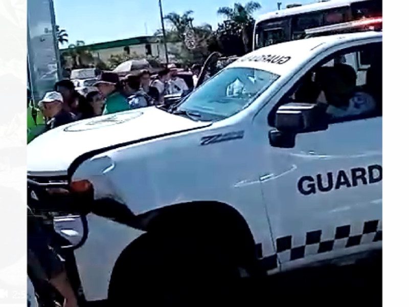Elemento de la GN arrolla a vendedor ambulante en Guadalajara