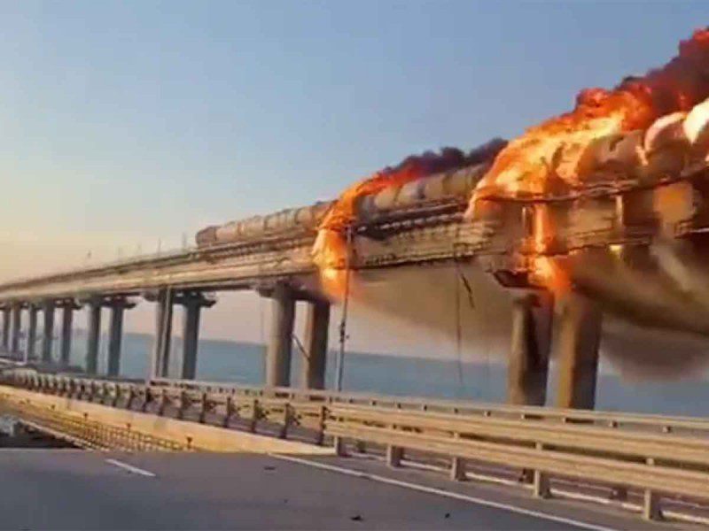 Explosión destruye puente de Crimea