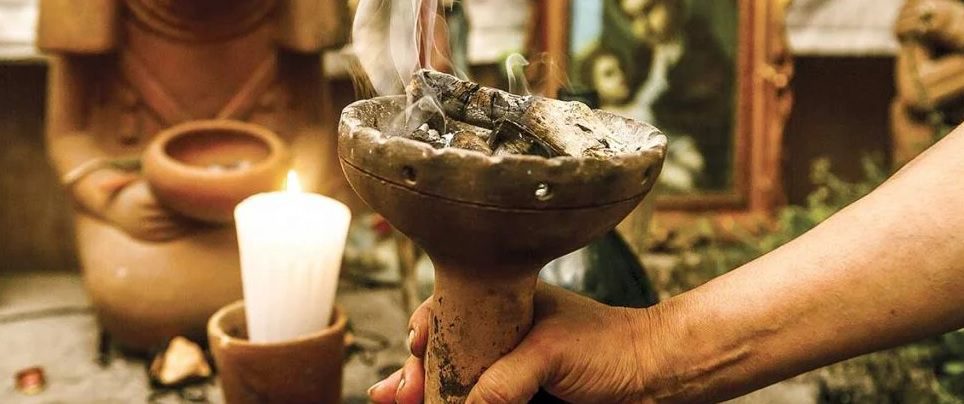 Familia de Texas contrata a bruja de Catemaco para una limpia