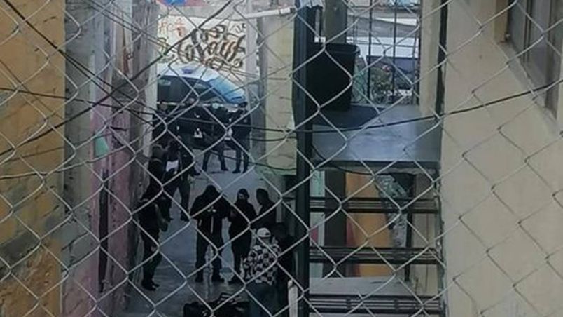 Hallan cuerpo embolsado y atado a un diablito en un callejón en Hidalgo