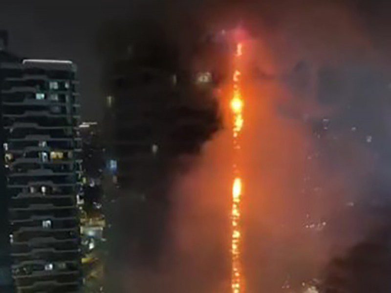 Incendio en edificio de Turquía