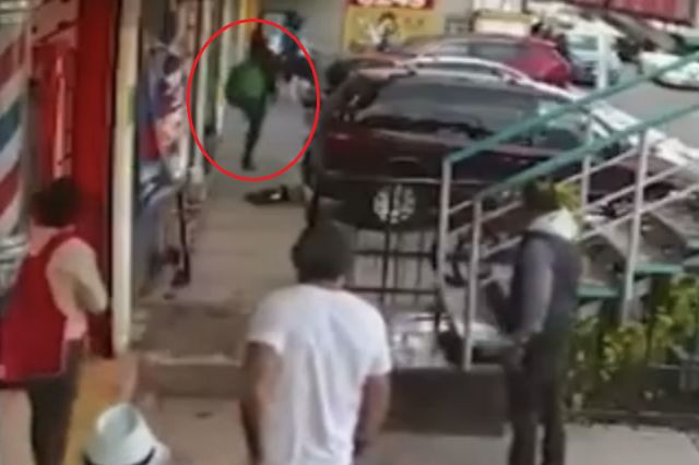 Ladrones vestidos como repartidores asaltan casa de empeño en Puebla