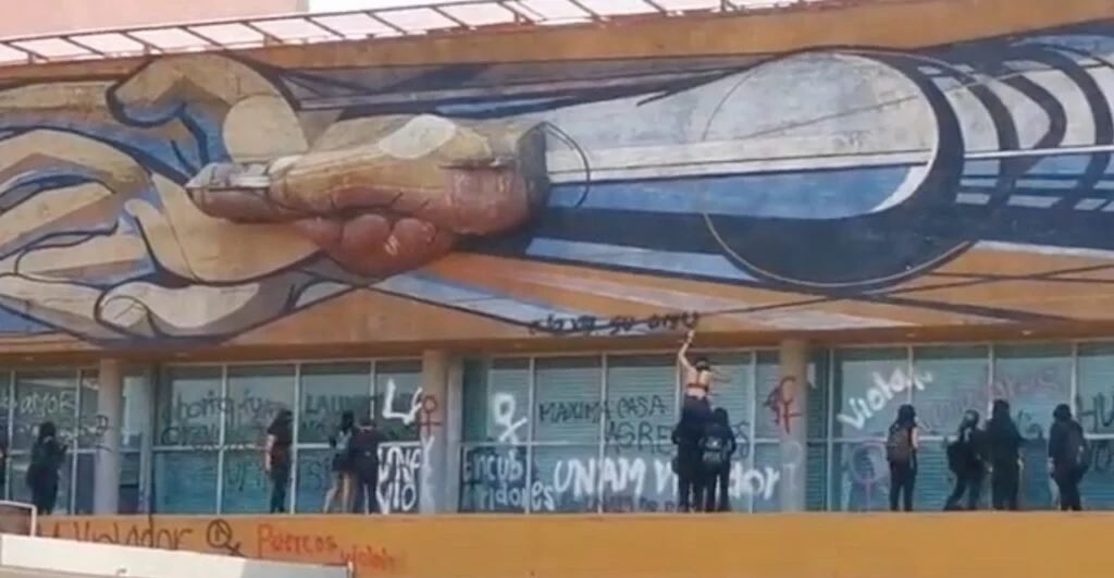 Protesta en CU por violación a alumna del CCH Sur