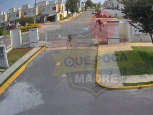 Sujeto brinca una reja e intenta secuestrar a un niño en Puebla #VIDEO