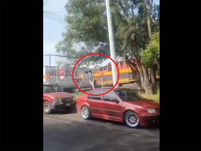 Tren en Morelia embiste a tráiler