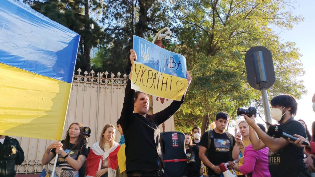 Ucranianos protestan en la embajada de Rusia en México