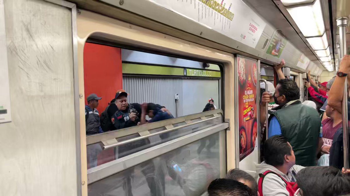Vagoneros y policías arman pelea en la L3 del Metro de la CDMX