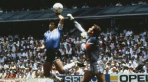 Es vendido por 2,36 mdd el balón tocado por ‘la mano de Dios’ de Maradona