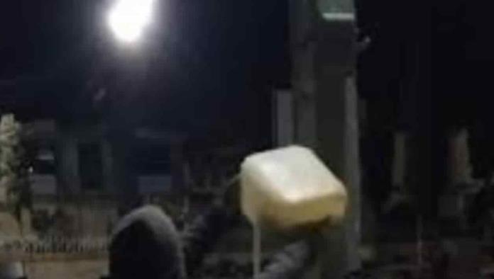 Ladrón se salva de ser linchado en Hidalgo; pobladores lo golpearon y rociaron con gasolina