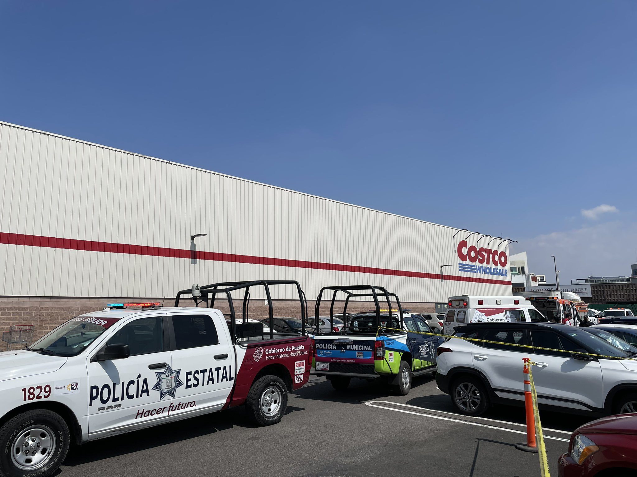 Ataque armado contra empresario y escolta en Puebla deja dos muertos