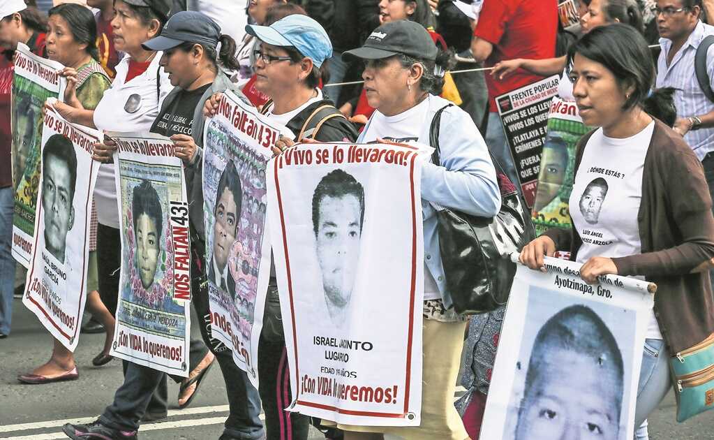 AMLO defiende investigación de caso Ayotzinapa, así como a Encinas