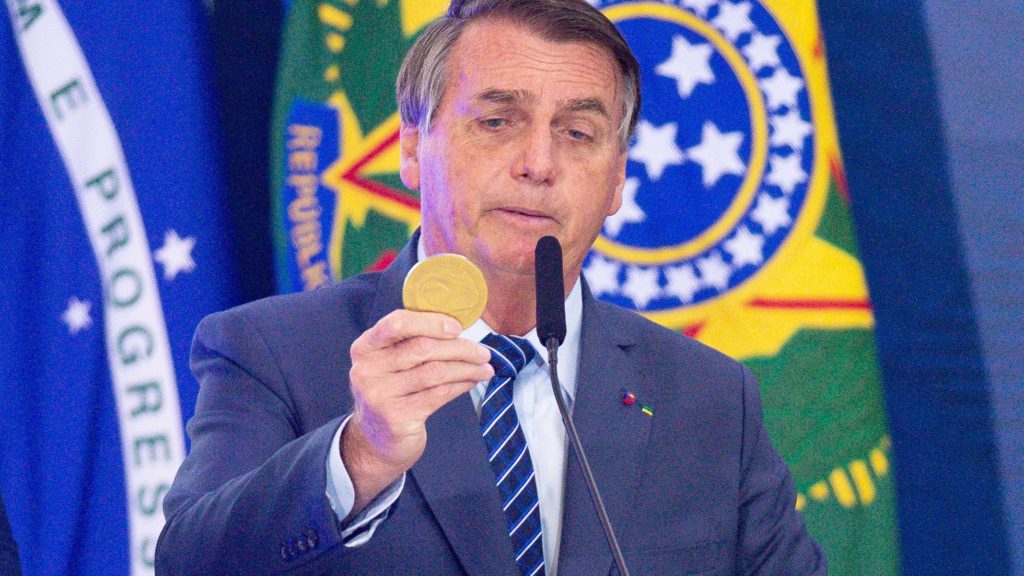 Jair Bolsonaro, presidente de Brasil, es hospitalizado por dolor abdominal