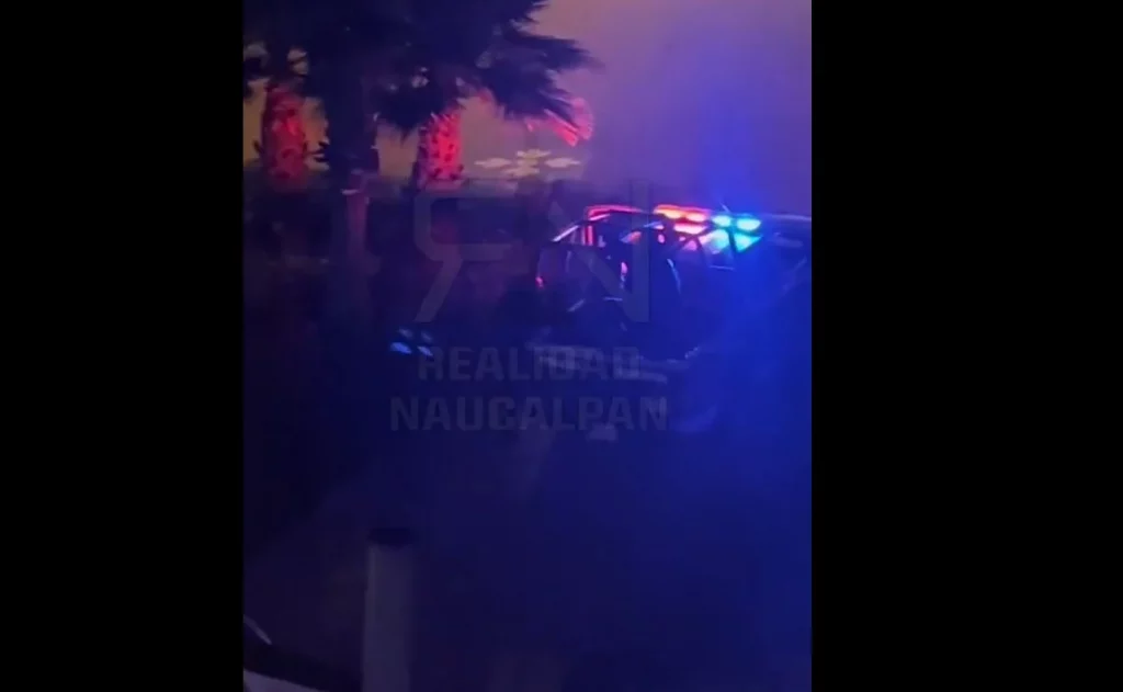 Policía cachetea e insulta a detenido en Lomas Verdes #VIDEO