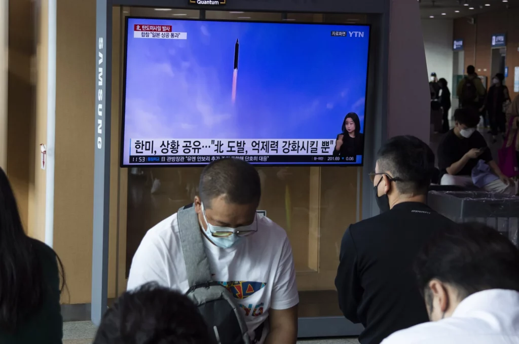 Corea del Norte dispara un nuevo misil balístico al mar de Japón