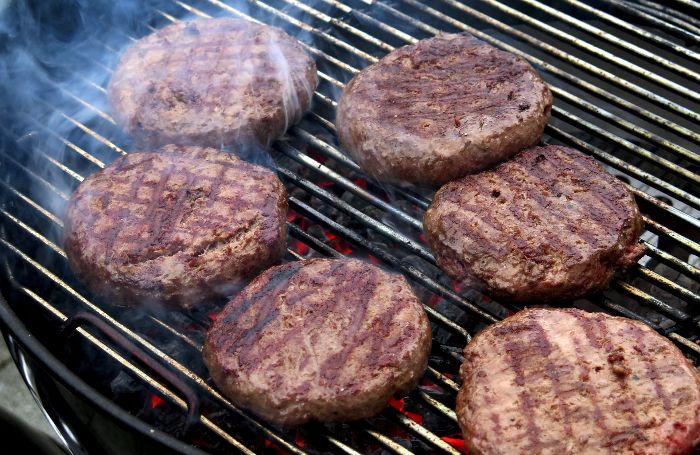 EU da primeras aprobaciones para consumo de carne creada en laboratorio