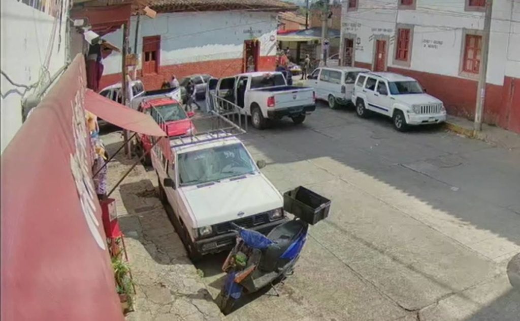 Captan el presunto secuestro de 2 menores en el centro de Pátzcuaro, Michoacán #VIDEO