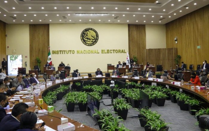 CNDH defiende su recomendación al INE y lo lo acusa de "resistirse a la transformación"