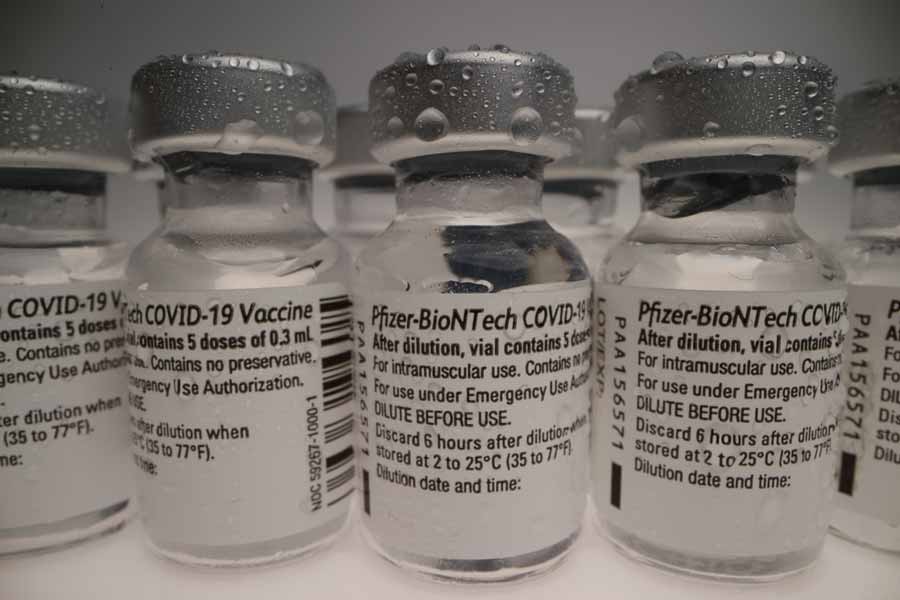 Pfizer y BioNTech inician ensayos de vacuna contra Covid-19 y gripe