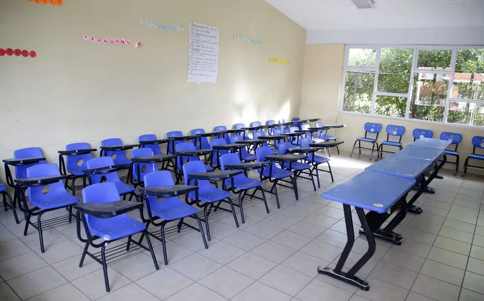 Suspenden clases en 18 escuelas de Puebla por un "olor no identificado"