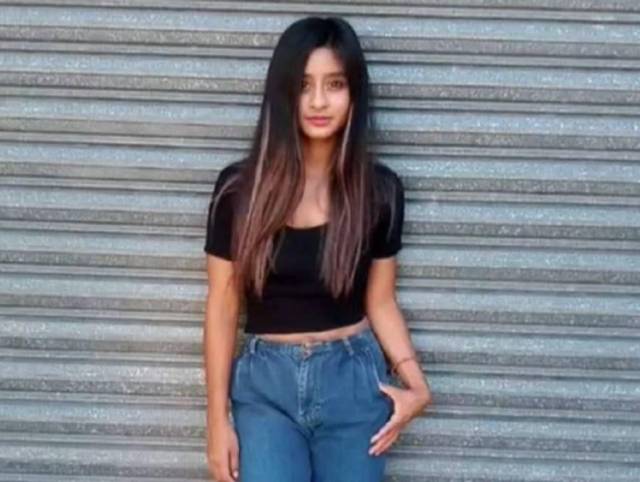 Localizan al esposo de Abigail Hay, muerta en separos tras detención en Oaxaca