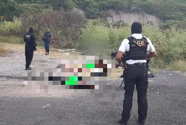 Abandonan cuatro cuerpos, tres desmembrados, en carretera de Guerrero