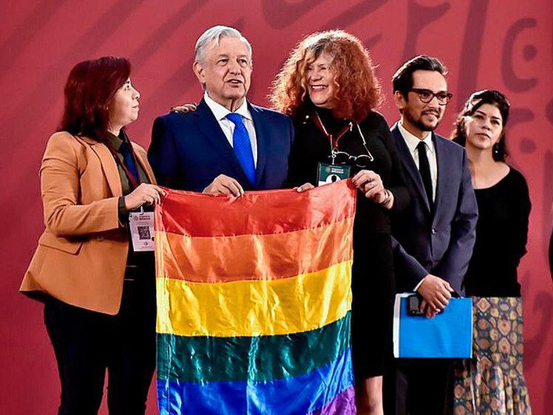 AMLO asegura que su gobierno trabaja para proteger a la comunidad LGBT+
