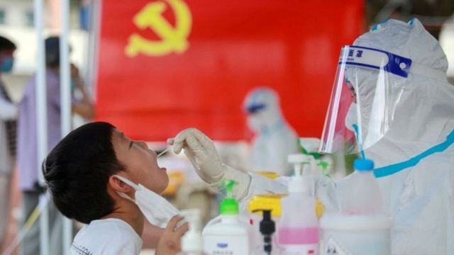 Se registra nueva alza de contagios de Covid-19 en China, pese a estrictas restricciones