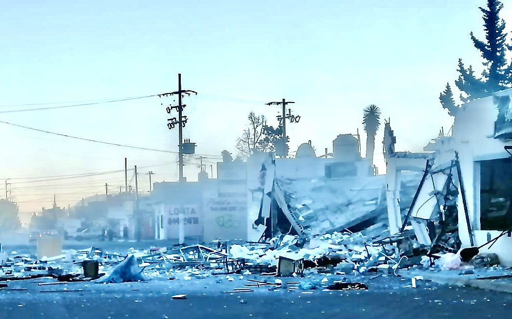 Fuerte explosión en un local de comida derrumba 6 negocios en Saltillo #VIDEOS