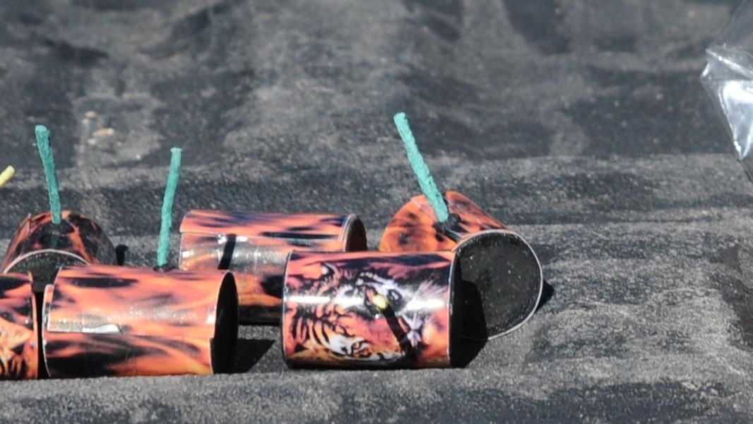 Adolescente perderá varios dedos tras explotarle un cohete 'Garra del tigre' en Sinaloa