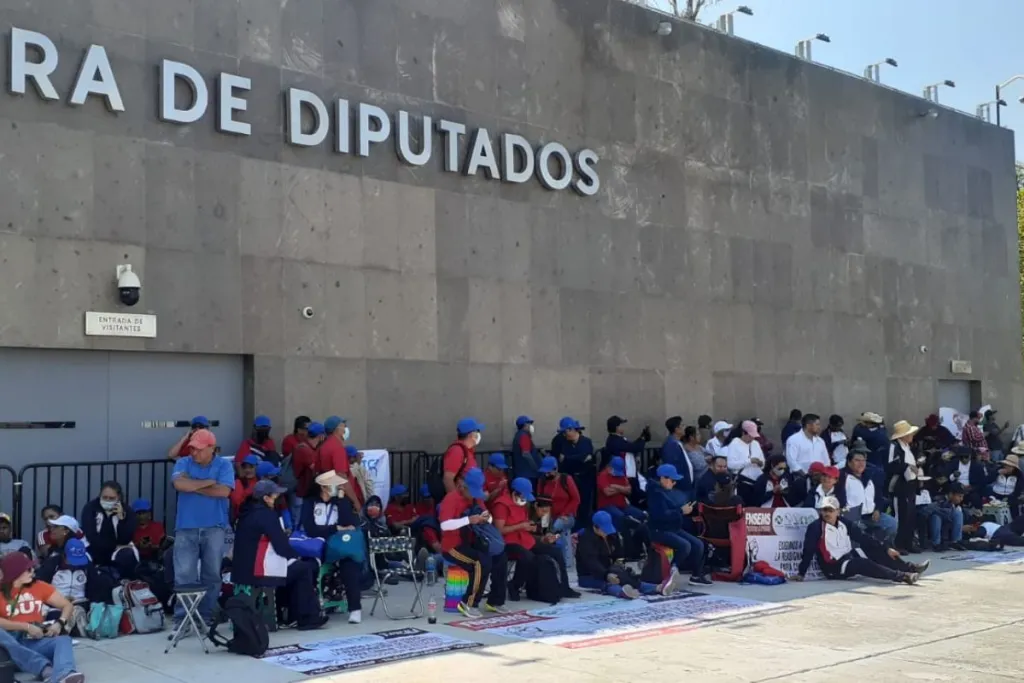 Suspenden sesión en la Cámara de Diputados ante bloqueo en demanda de recursos para educación