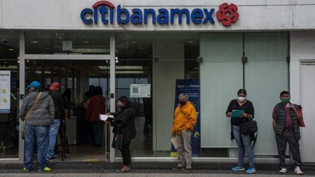 Venta de Banamex podría concretarse antes de fin de año con tres participantes: AMLO