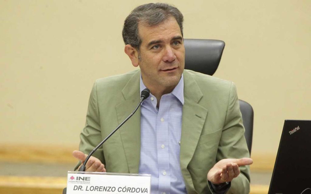 AMLO asegura que Lorenzo Córdova es "pieza clave" del bloque conservador