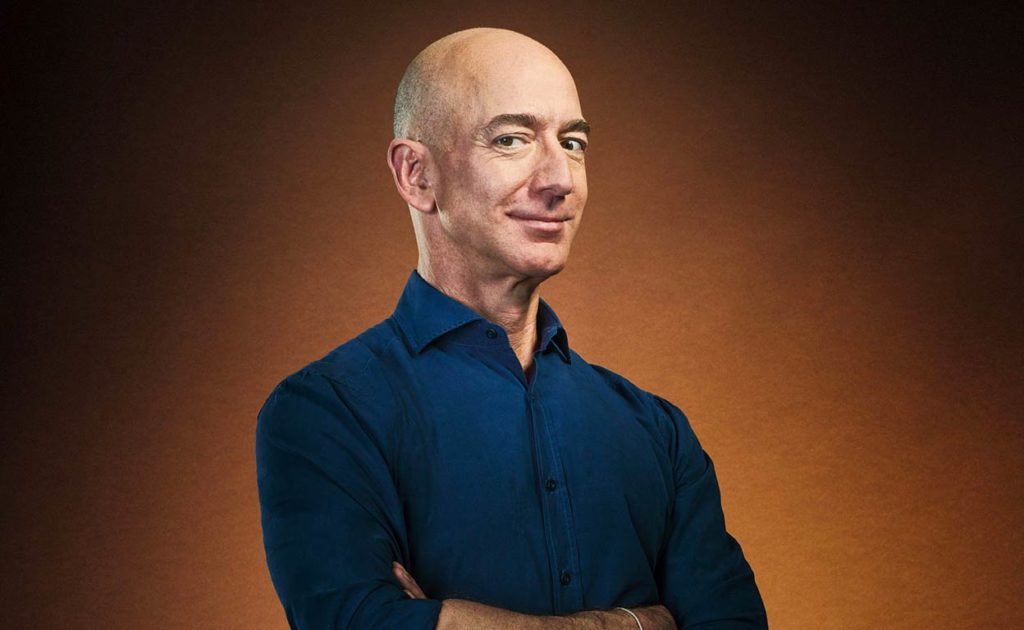 Empleada doméstica demanda a Jeff Bezos por discriminación racial y explotación