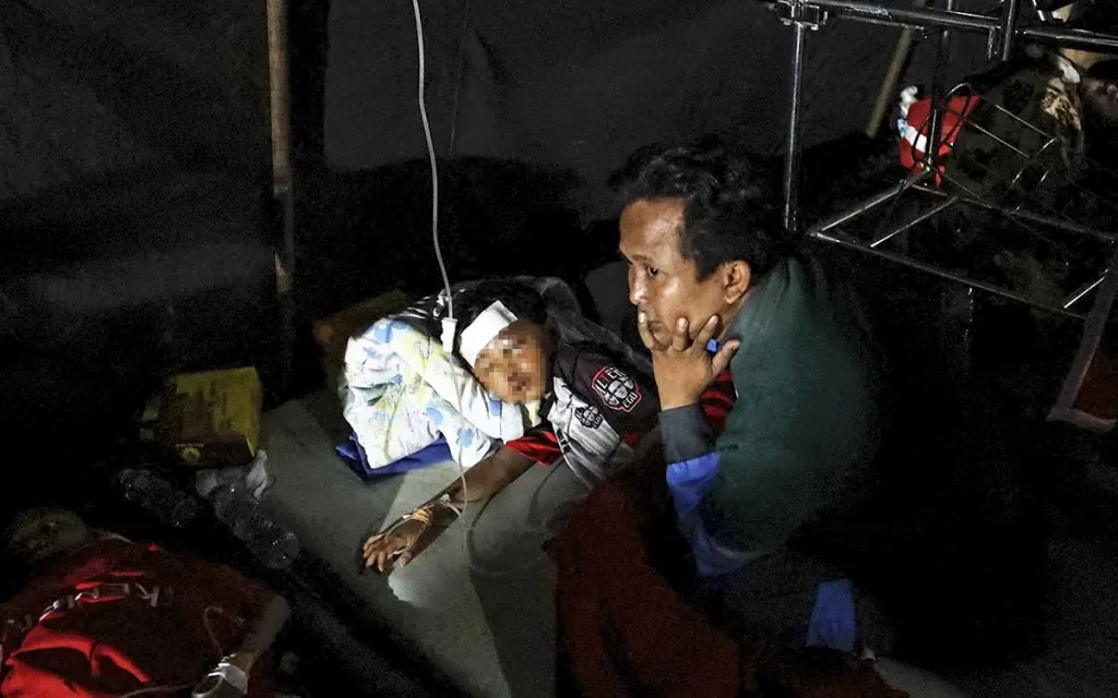 Encuentran vivo a niño dos días después de sismo que dejó 270 muertos en Indonesia #VIDEO