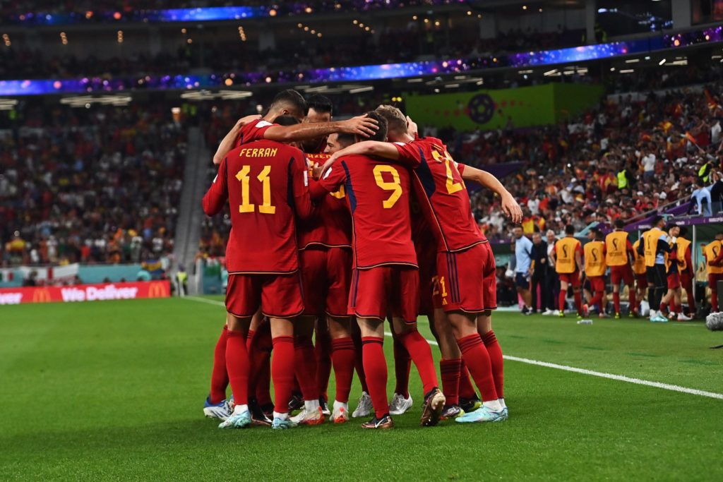 España golea 7-0 a Costa Rica en el debut mundialista de ambas selecciones