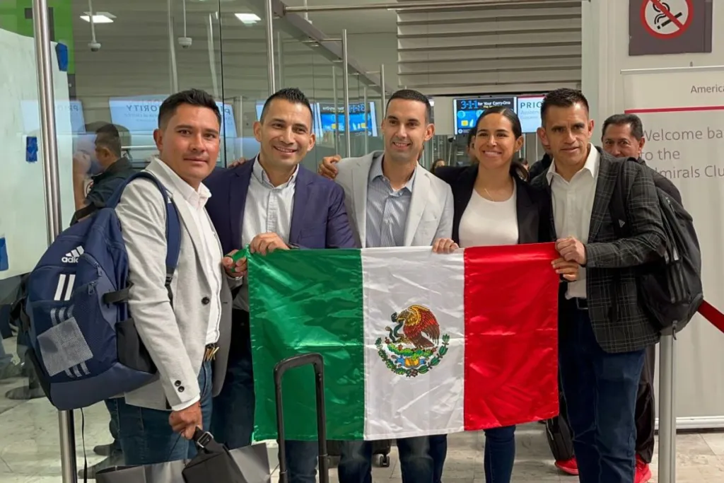 Árbitros mexicanos parten hacia el Mundial Qatar 2022