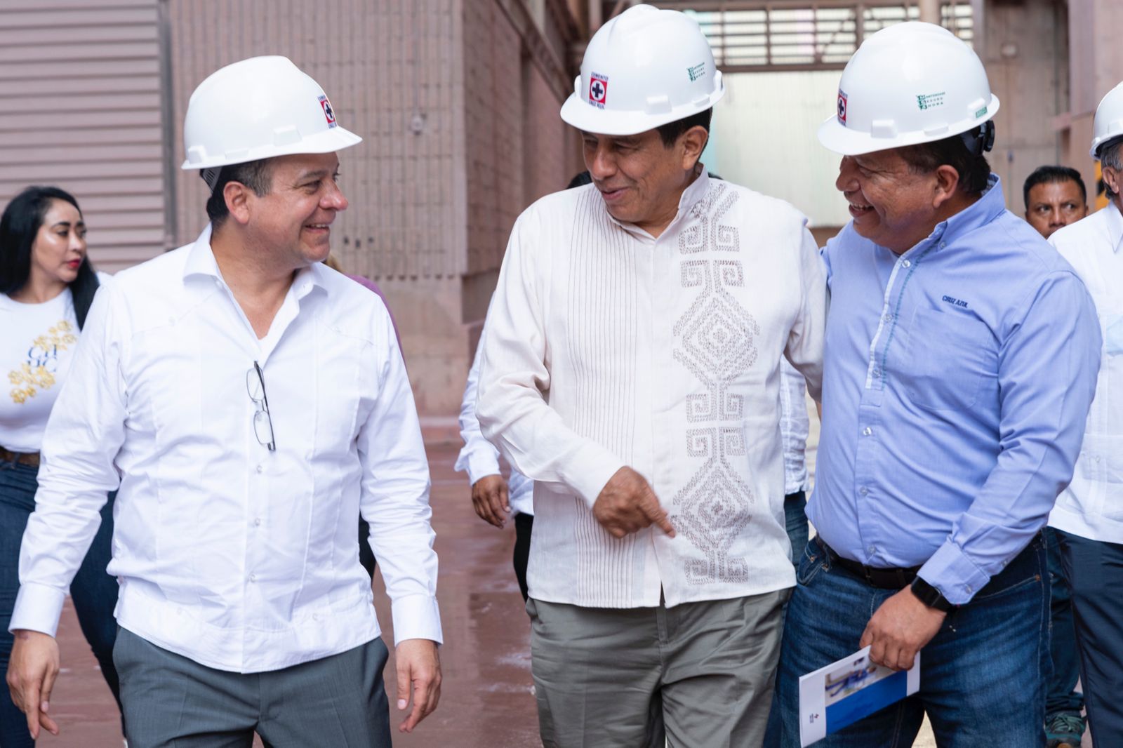 Gobernador electo de Oaxaca, Salomón Jara Cruz, visita Cooperativa La Cruz Azul en Lagunas