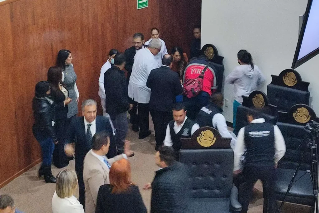 Diputado panista se desmaya durante sesión de Congreso de Tamaulipas