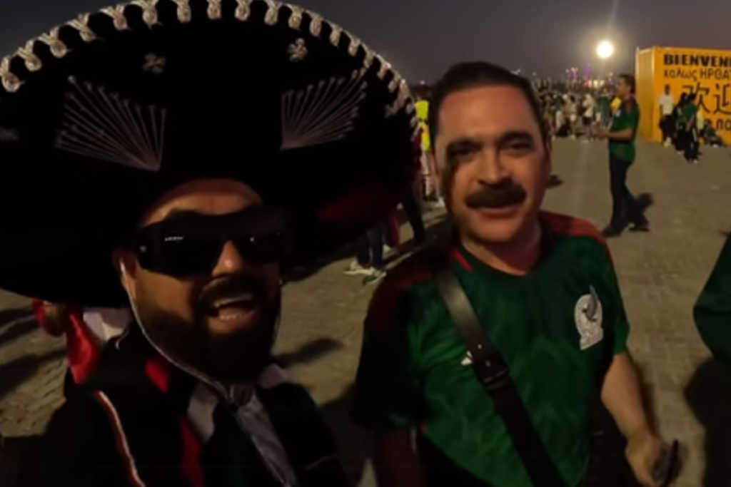 Mexicanos en Qatar cantan “La Chona” con vocalista de Los Tucanes de Tijuana #VIDEO