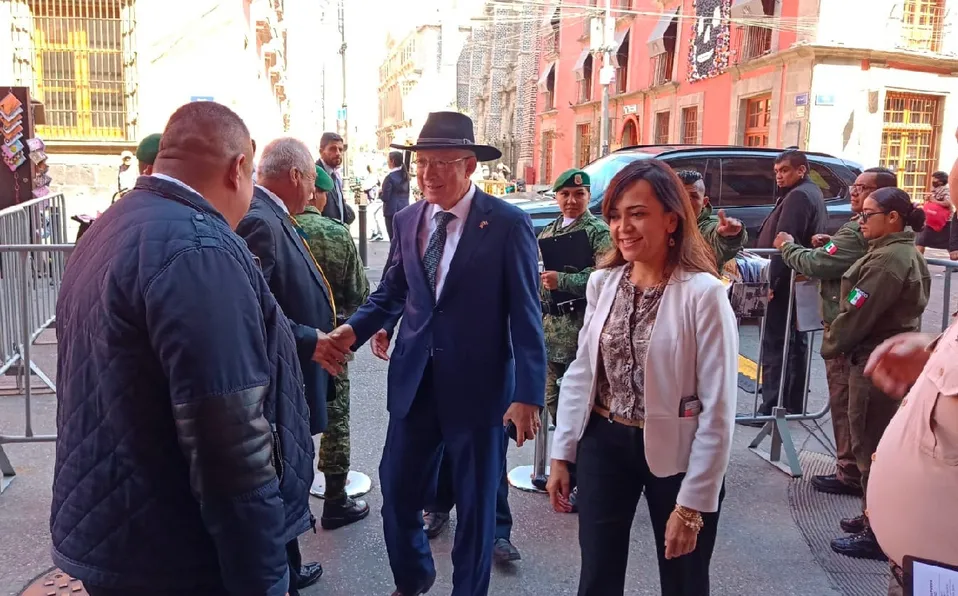 Ken Salazar, embajador de EU en México, visita Palacio Nacional