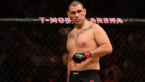 Caín Velásquez, excampeón de la UFC de ascendencia mexicana, sale de prisión
