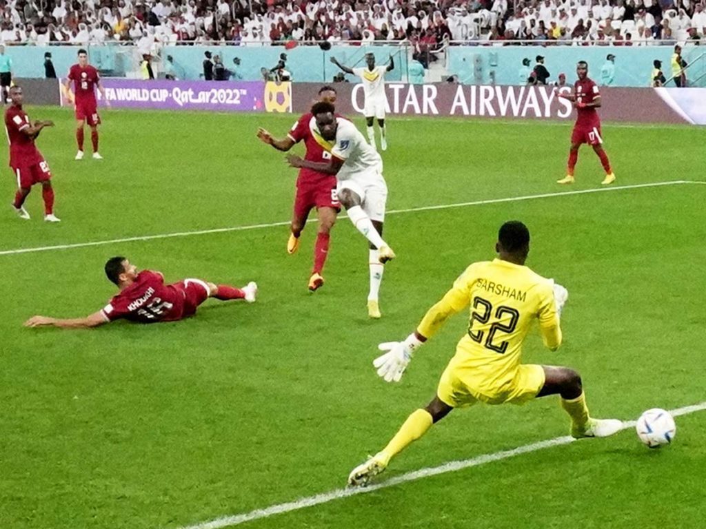 Qatar cae ante Senegal y está a un paso de decir adiós a su Mundial