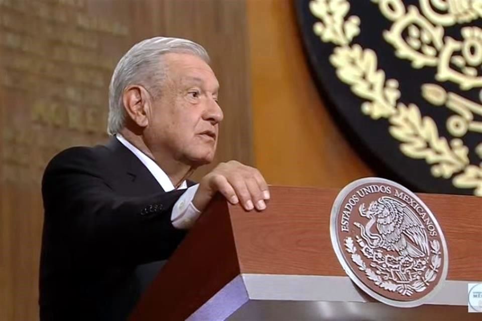 “Acto de cretinismo”: AMLO arremete contra intelectuales por avalar fraude de 2006