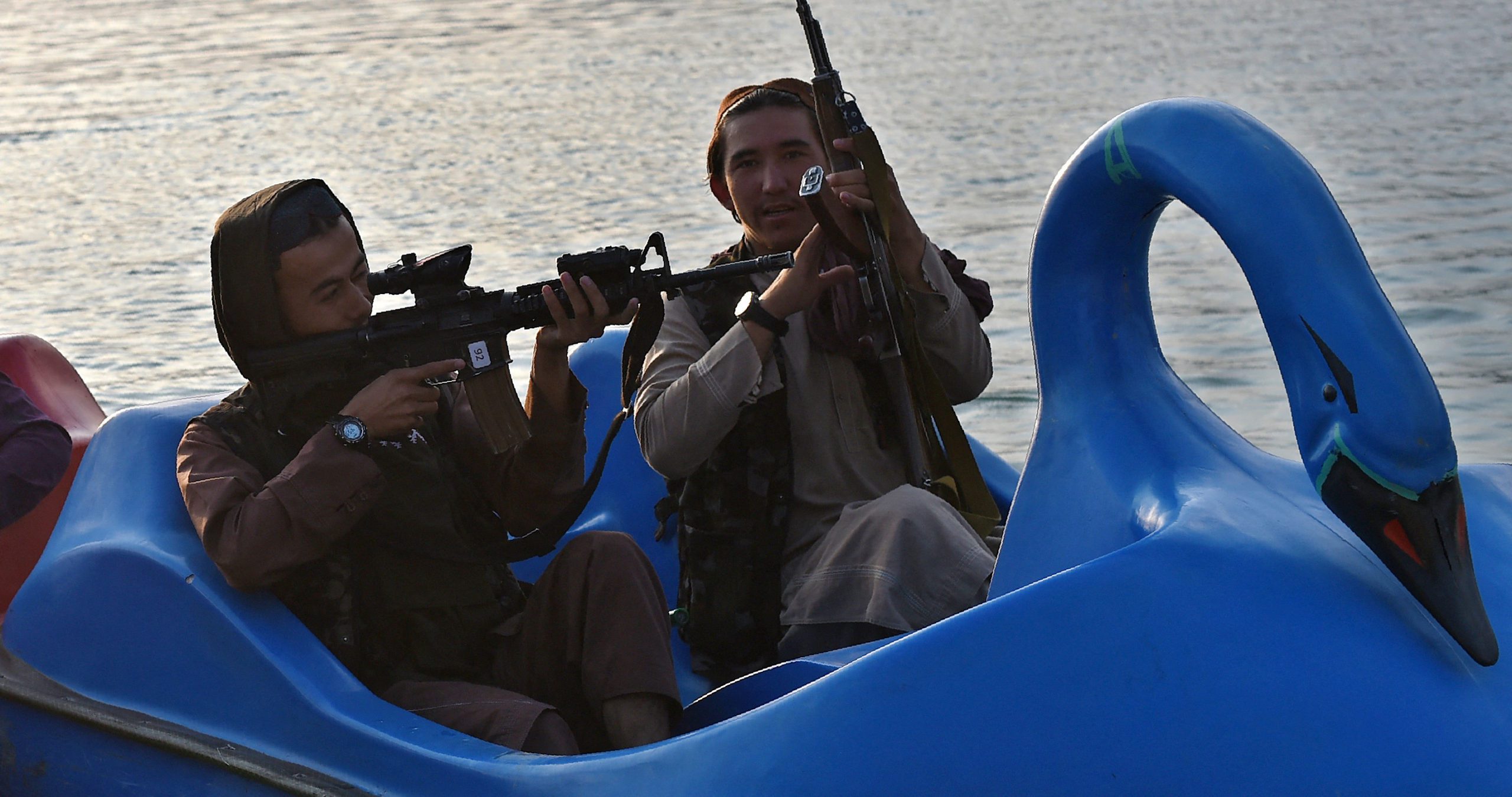Talibanes prohíben a las mujeres ir al gimnasio y a parques