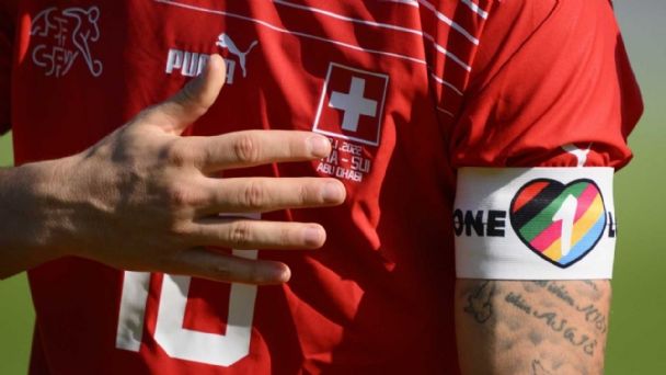 FIFA insta a Qatar a permitir entrada con artículos arcoíris a los estadios