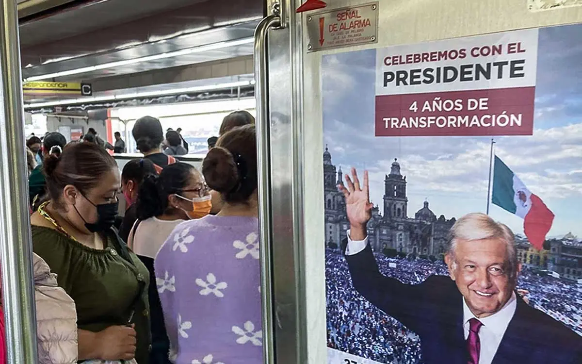 Metro CDMX retirará carteles de la marcha de AMLO