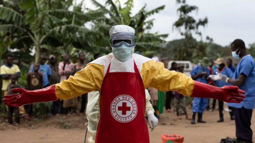 Uganda cierra todas las escuelas del país para combatir brote de Ébola